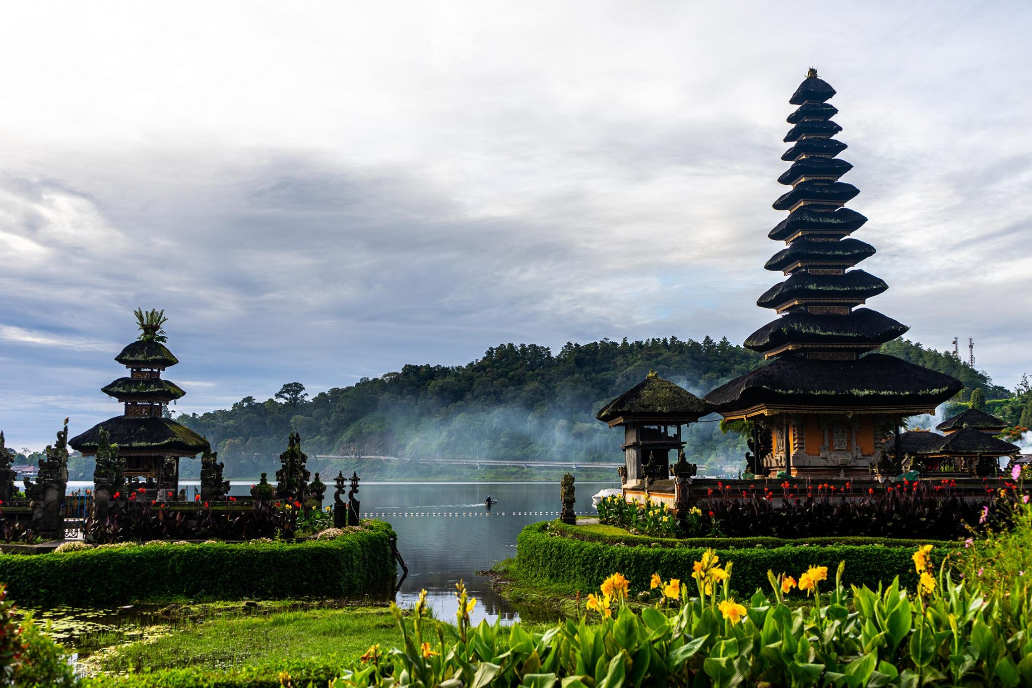 Ulun-Danu-Beratan-4-2048x1365.jpeg